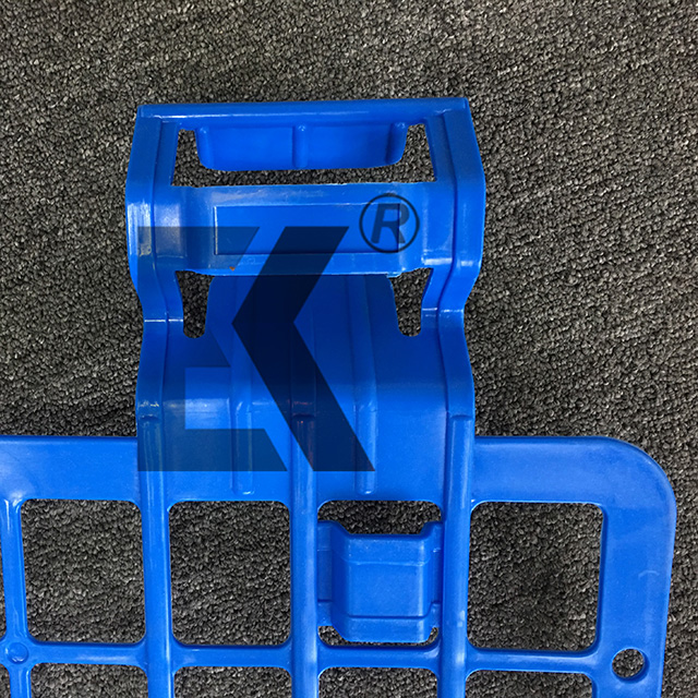 弹簧装载的脚手架梯子进入门